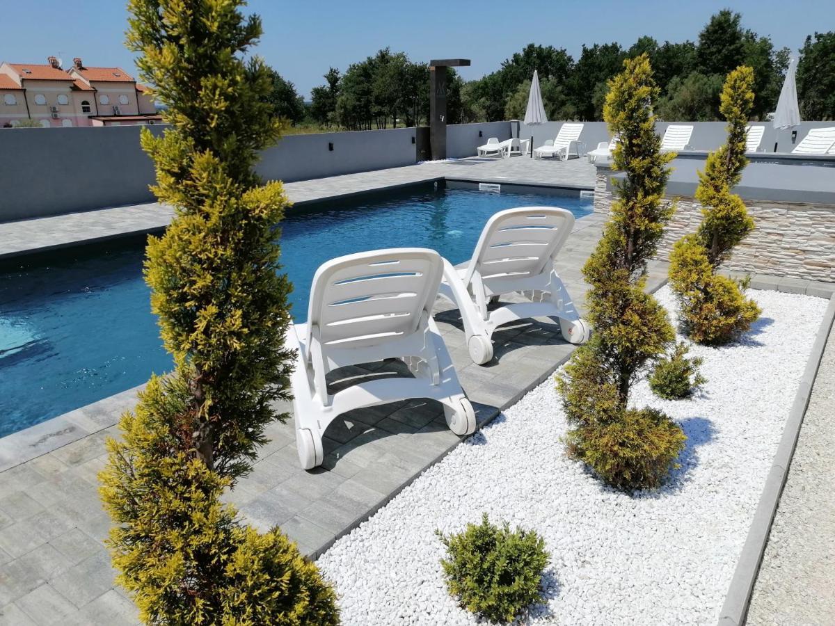 Apartments Katja โปเรช ภายนอก รูปภาพ