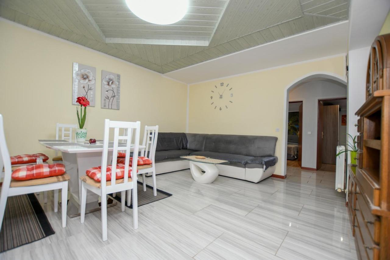 Apartments Katja โปเรช ภายนอก รูปภาพ