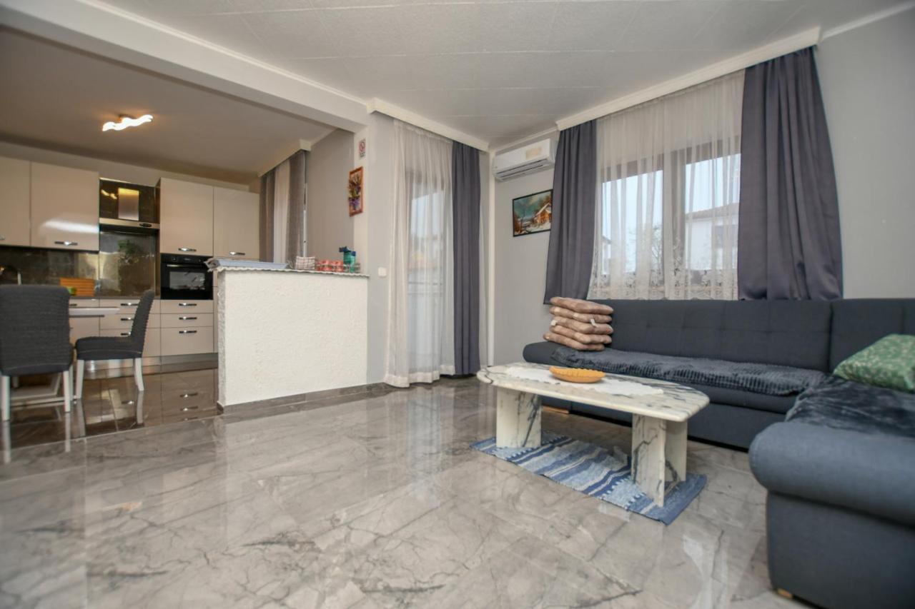 Apartments Katja โปเรช ภายนอก รูปภาพ